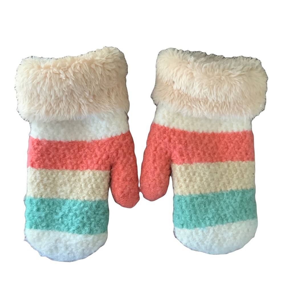 ❄️Fuzzy mittens❄️